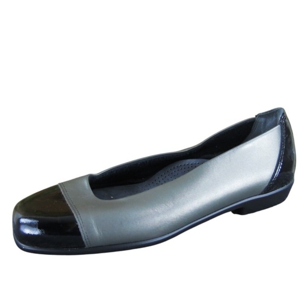 SAS Women's Toe Cap Flat Pewter Leather Sz 7.5 Narrow Gently Used 2025